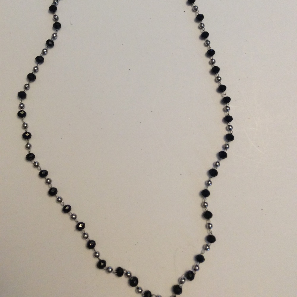 Beaded black & silver tone necklace bjr